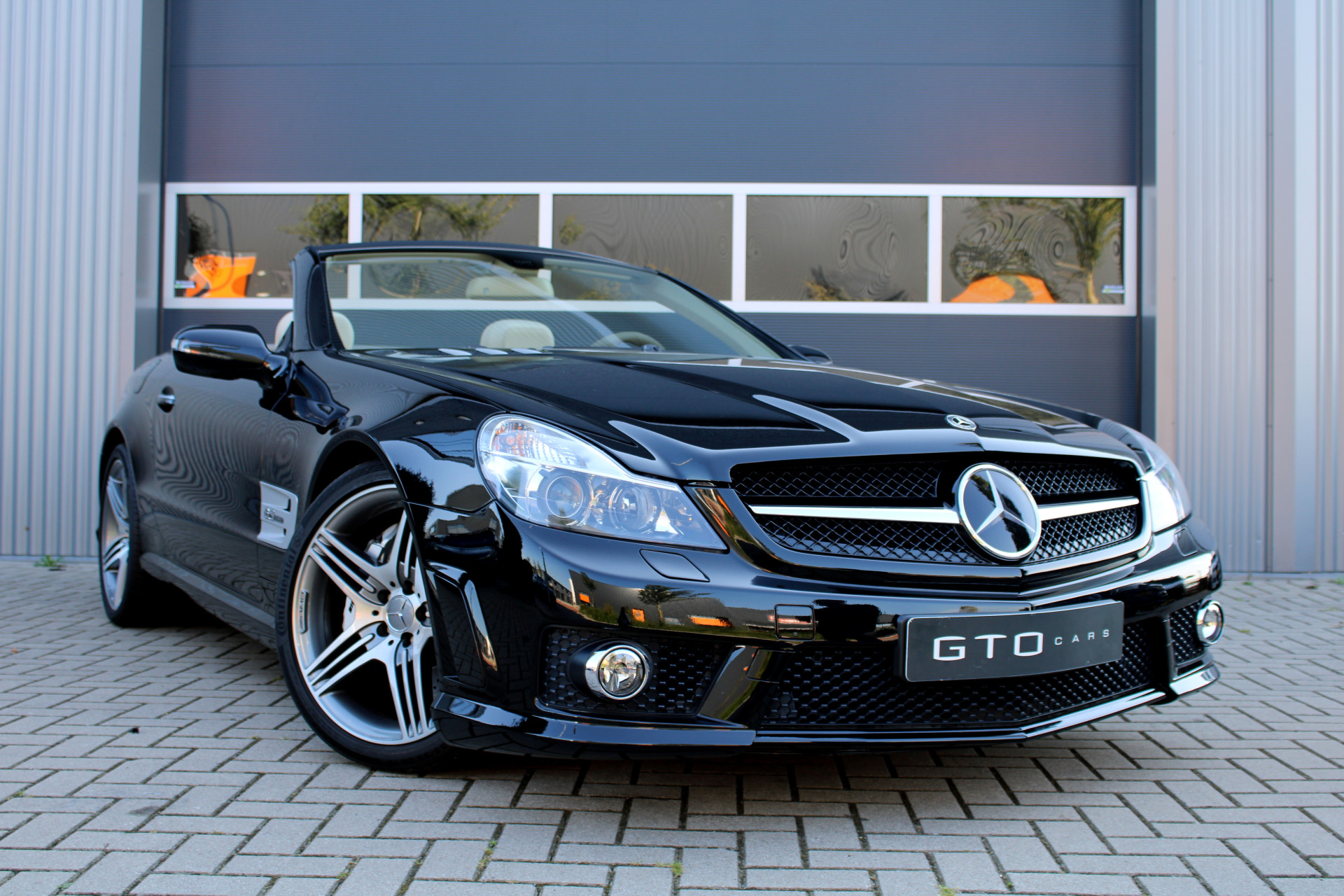 43981430-25.jpg