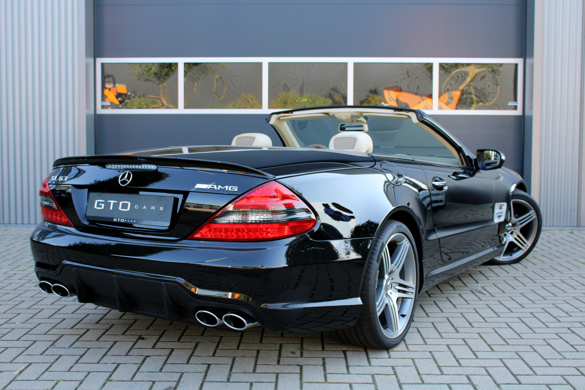 40717964-1.jpg