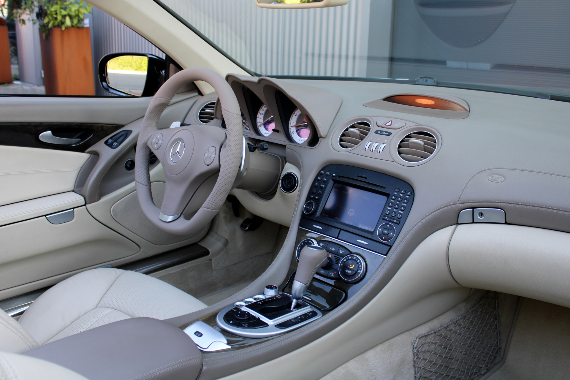 40717964-10.jpg