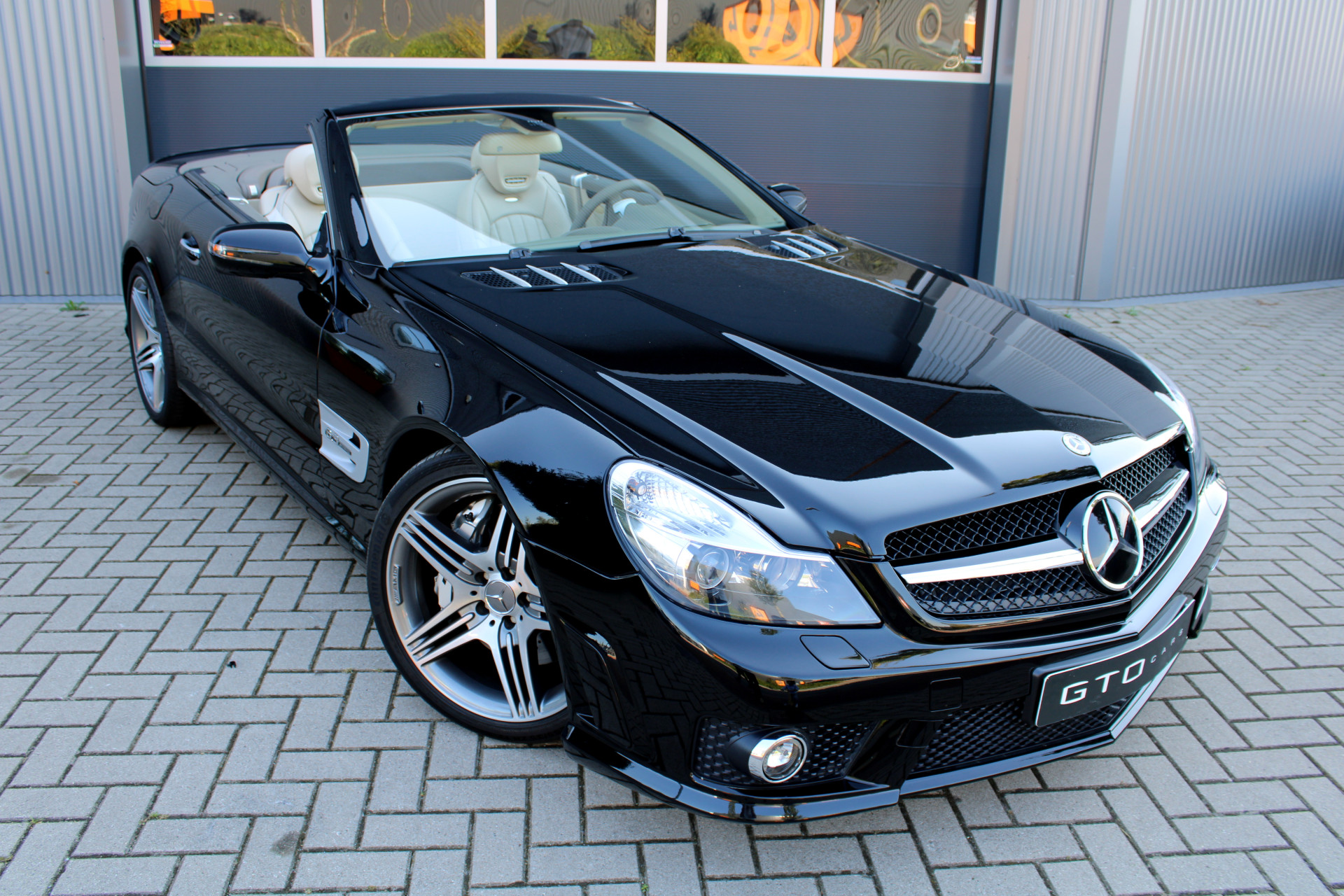 40717964-2.jpg