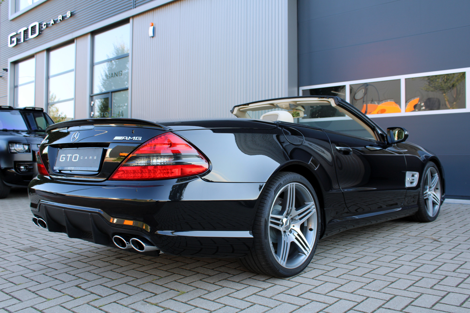 40717964-7.jpg