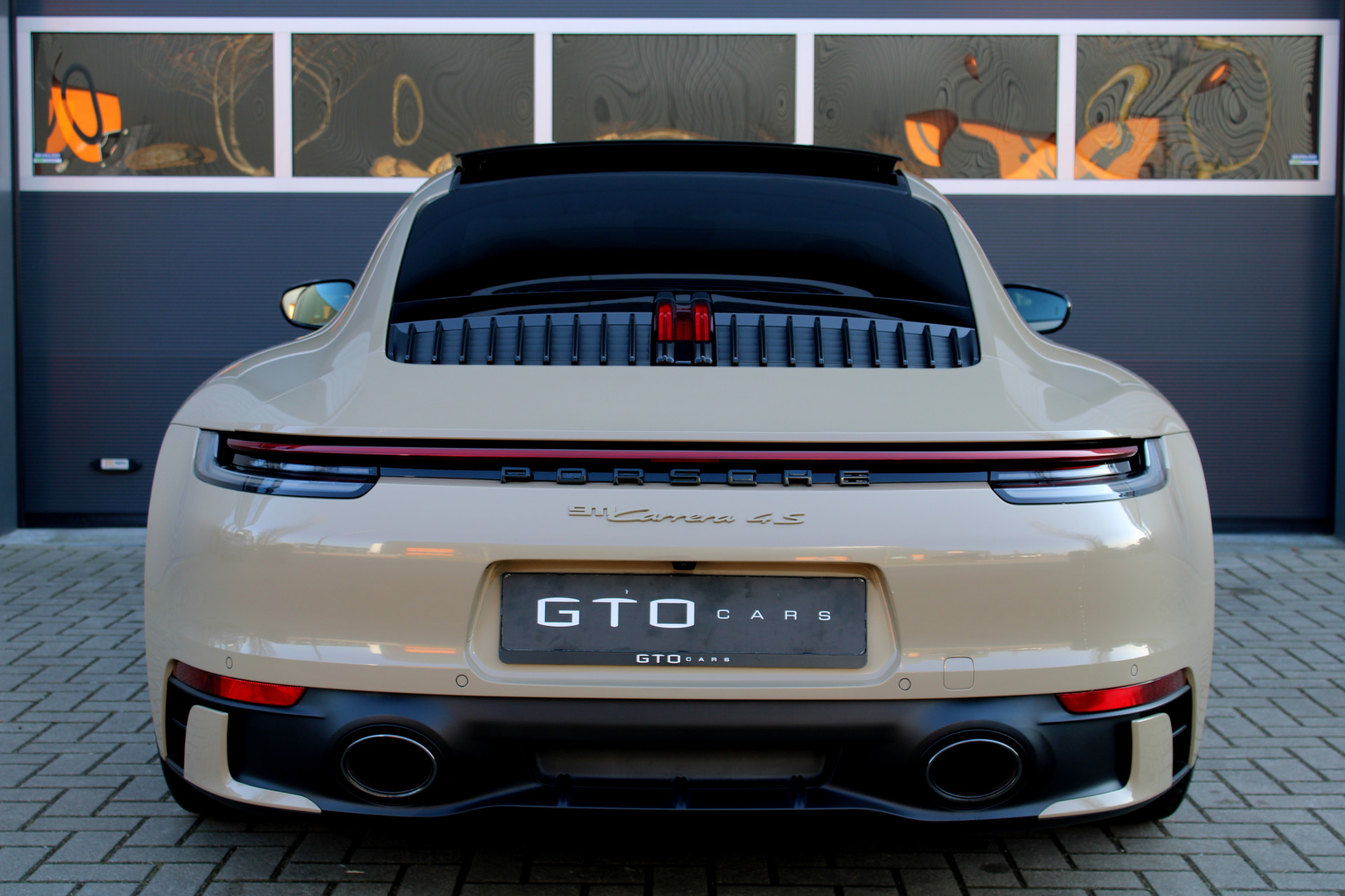 43580188-6.jpg