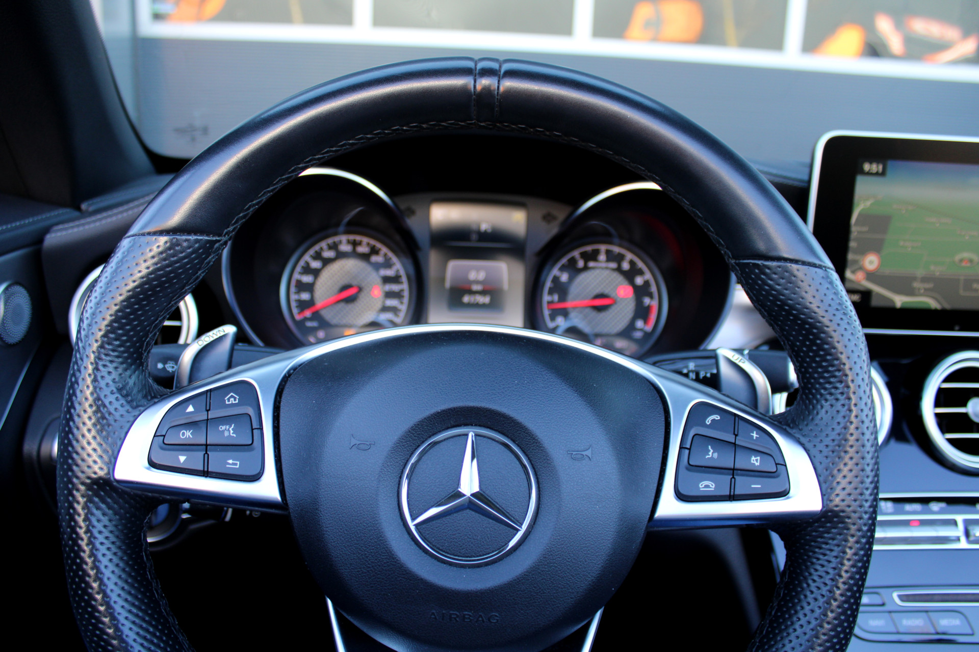 43981430-17.jpg