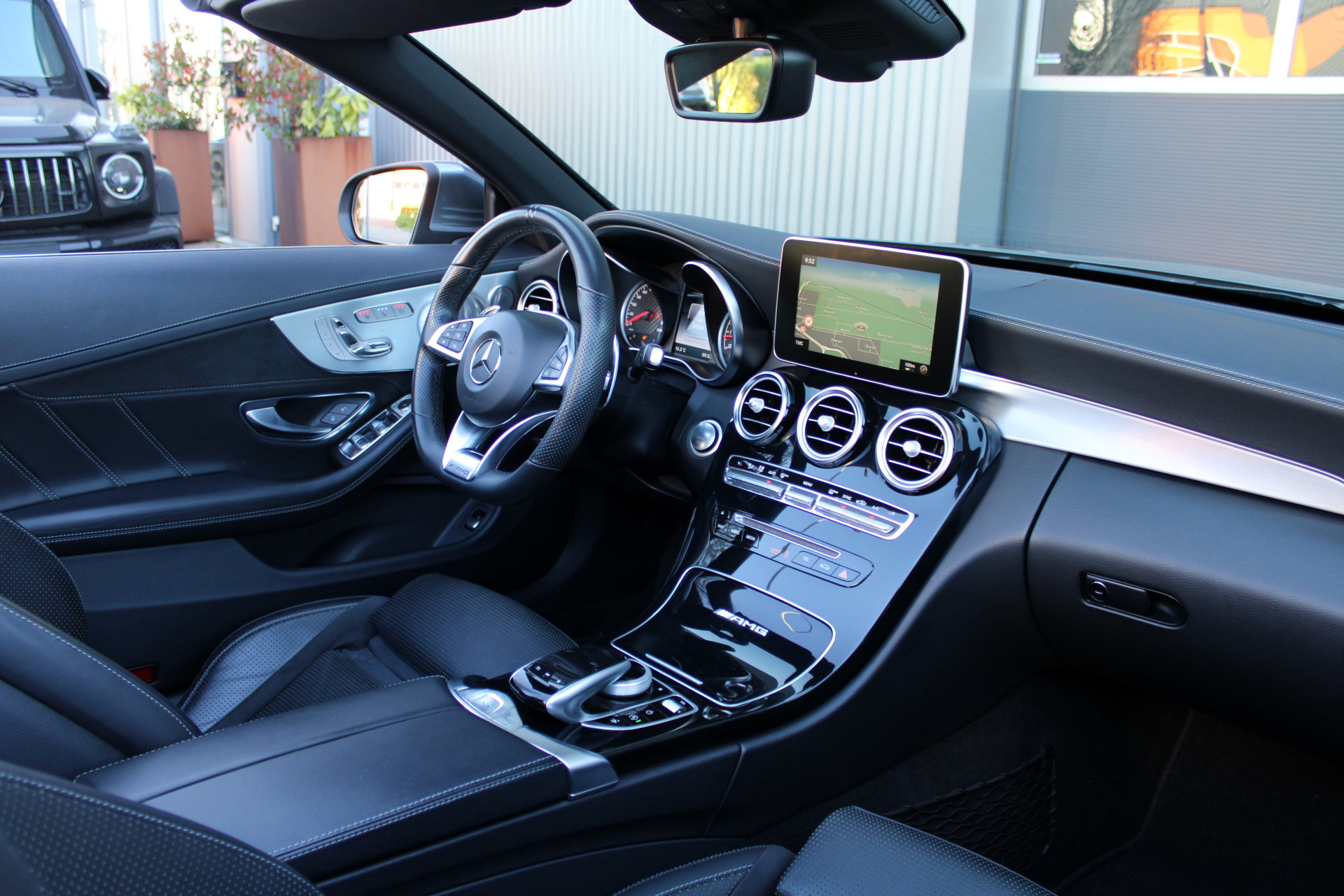 43981430-6.jpg