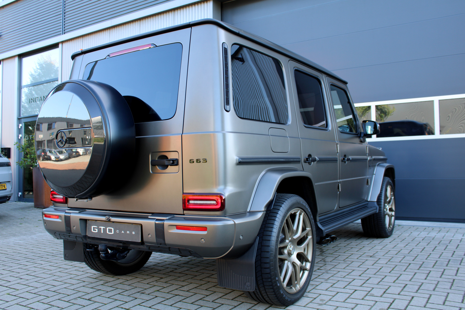 47702090-5.jpg