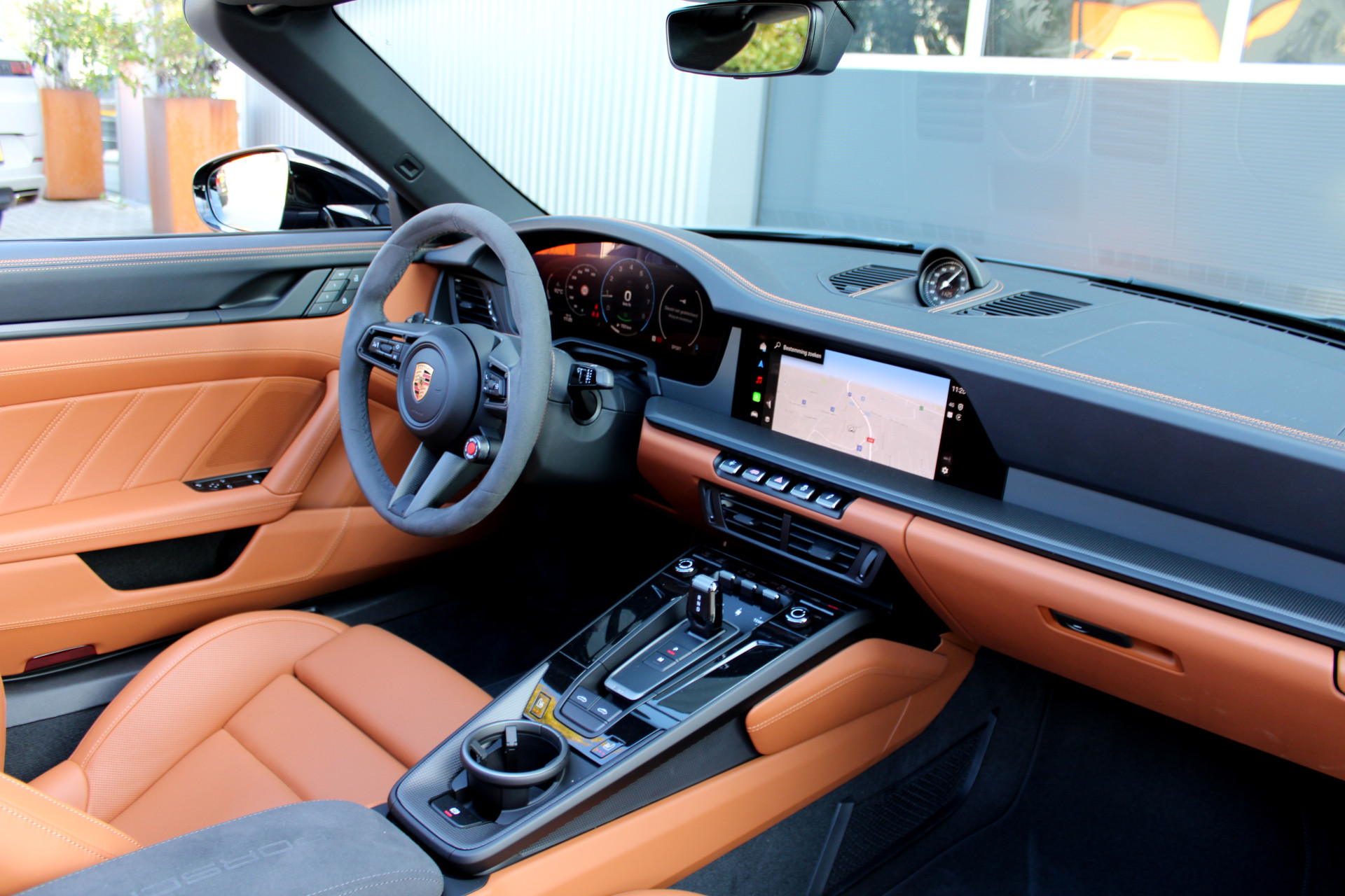 47860136-9.jpg