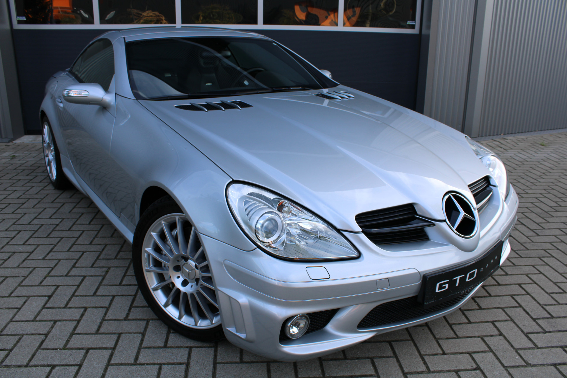 47893295-2.jpg