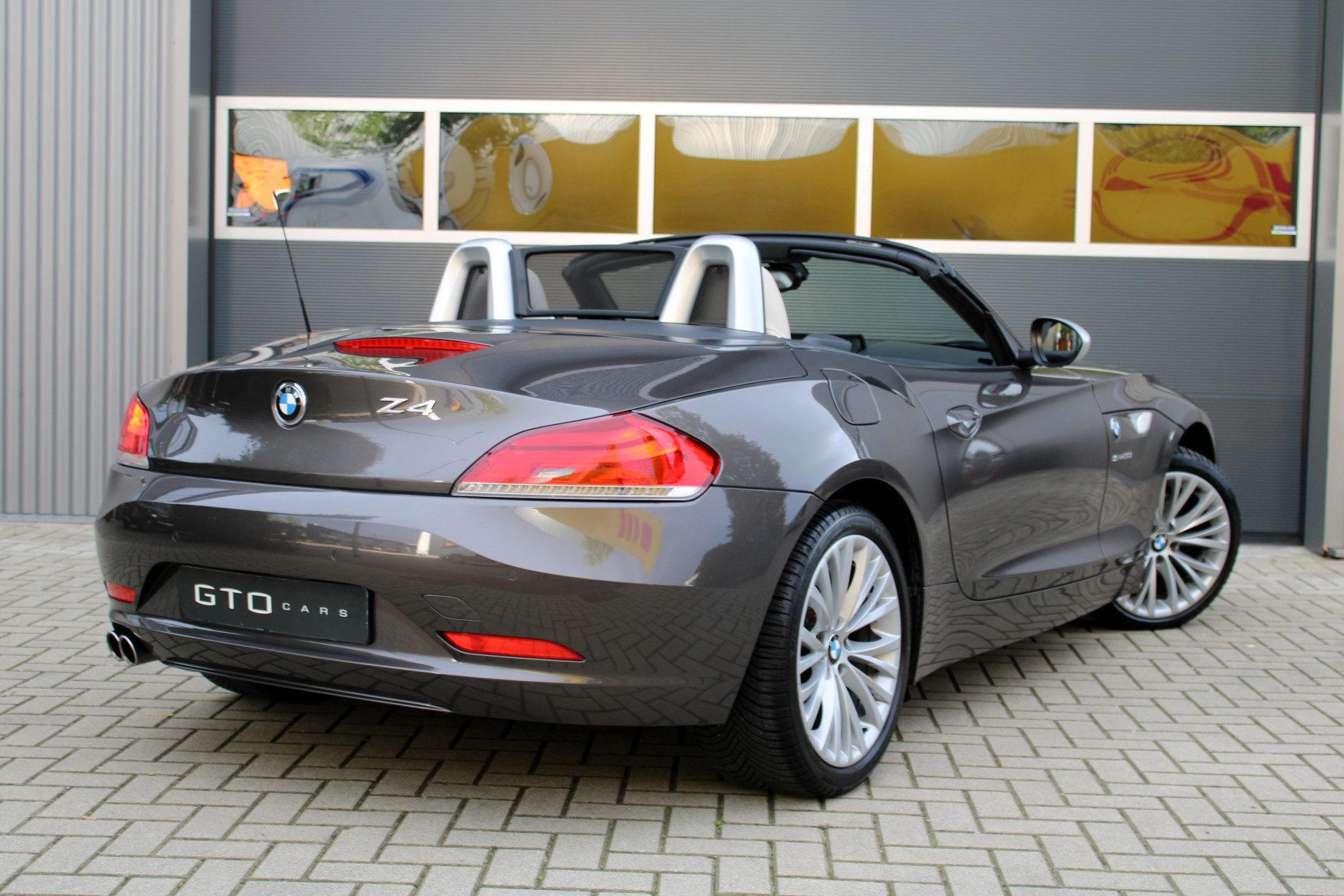 47907423-1.jpg